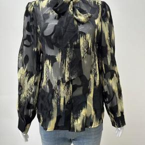 Ladies Digital Printing Jacquard Chiffon Bow Embellished Shirt